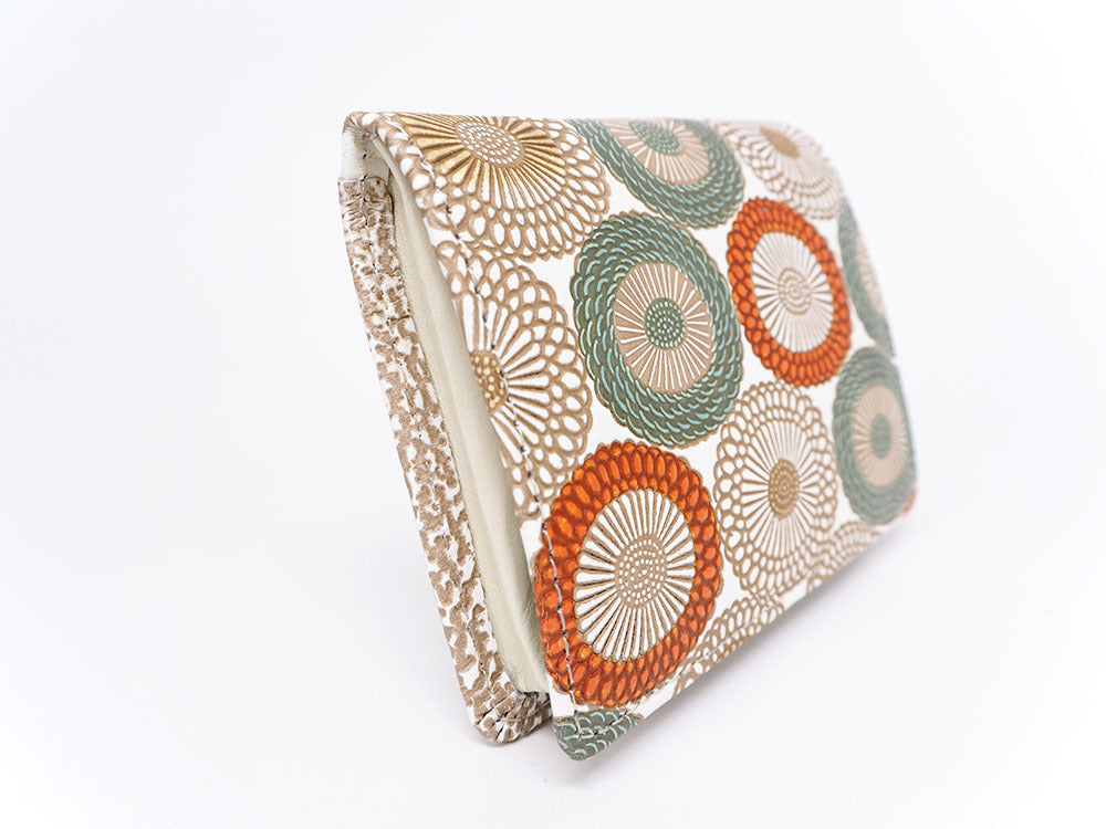 Umbrella Chrysanthemums (Spring Grass) Square Coin Purse