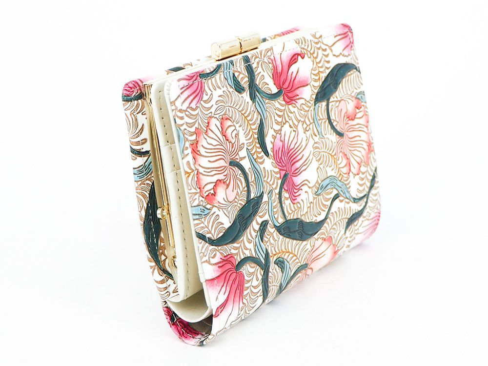 North Garden (Coral) GAMASATSU Square Billfold with Clasp