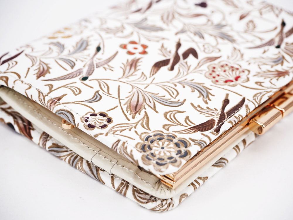 Geese (Brown) GAMASATSU Square Billfold with Clasp