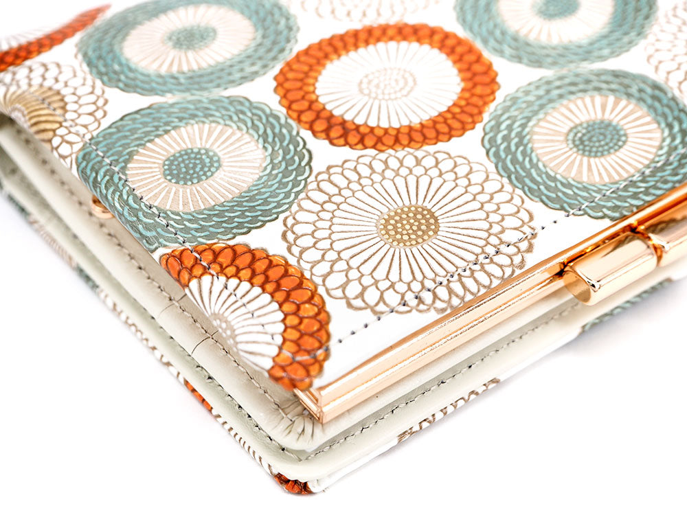 Umbrella Chrysanthemums (Spring Grass) GAMASATSU Square Billfold with Clasp