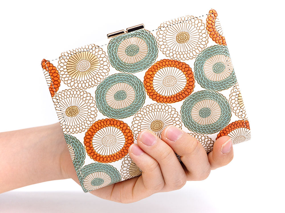 Umbrella Chrysanthemums (Spring Grass) GAMASATSU Square Billfold with Clasp