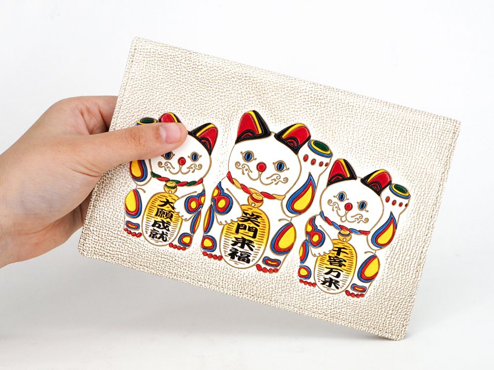 MANEKINEKO - Lucky Cat Passport Case