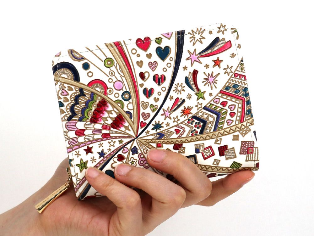 Glossy Hearts Zippered Bi-fold Wallet